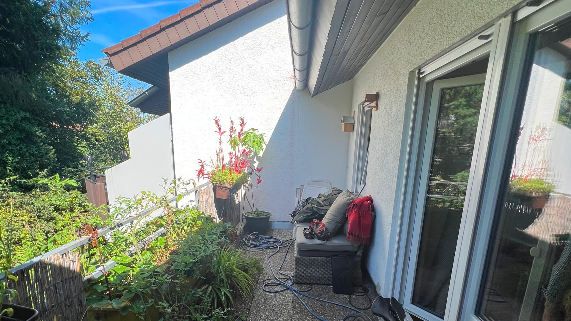 Alter ungemütlicher Balkon